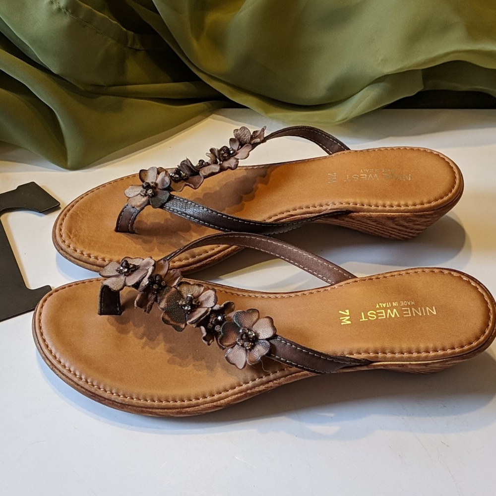 Dress Sandals - Picture 2 of 4